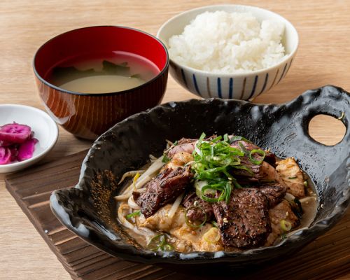 牛ハラミ＆牛ホルモン炒め定食