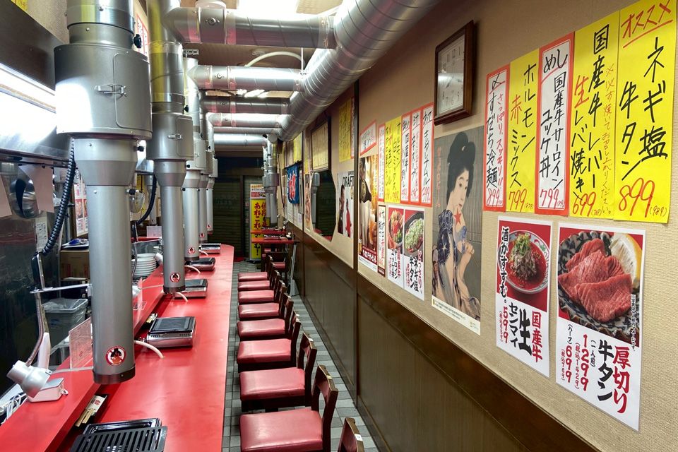 昭和レトロな温もり溢れる空間と ス活気ある元気な接客